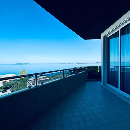 Blue Infinity Apartment *