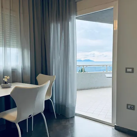 Blue Infinity Apartment *