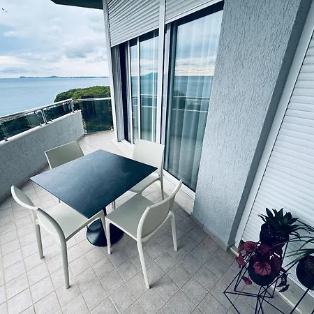 Blue Infinity Apartment *